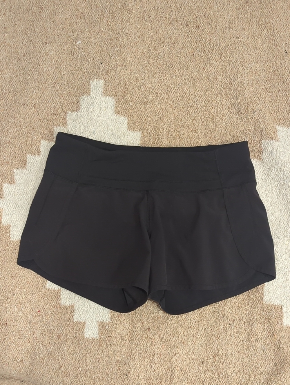 Lululemon 🍋 Speed Up Shorts 📐 6